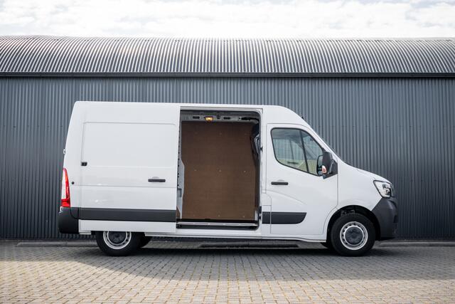 Renault MASTER Bleu DCI 135PK | L2H2 | Nieuw | Navi | 3-Zits | LED | Cruise | Airco
