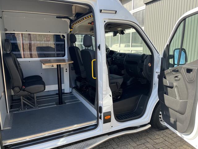 Renault MASTER T35 2.3 dCi L3H3 5-Persoons Ideaal voor Camper!! BTW EN BPM VRIJ!! Airco Cruise controle Kastinrichting Trekhaak 2500kg Trekgewicht Schuifdeur Ruiten om hele auto Semi automaat Euro 6 Ex overheid