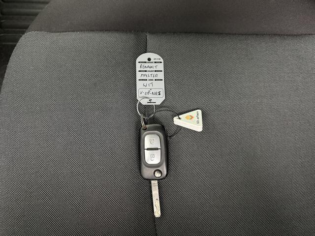 Renault MASTER 2.3DCI 135PK L2H2 | Airco | Cruise | 3-Zits | Betimmering