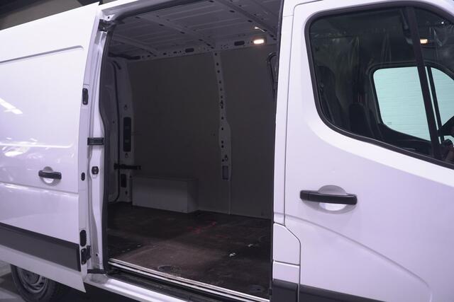 Renault MASTER 2.3 DCi 150 pk L2H2 Airco, Camera, Cruise Control Trekhaak 2.500 kg, Laadruimte Pakket, PDC achter, 3-Zits