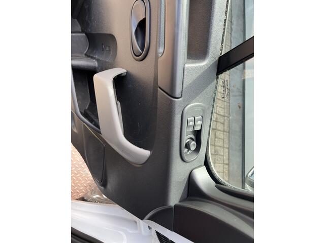 Renault MASTER T35 2.3 dCi Hiab Laadkraan T-CLX 013 Trekhaak 2500 kg Airco Cruise controle 2-Persoons Open laadbak Pick-up Euro 6 Verkeersbord Actiebord Pijlenbord Bakwagen P-up