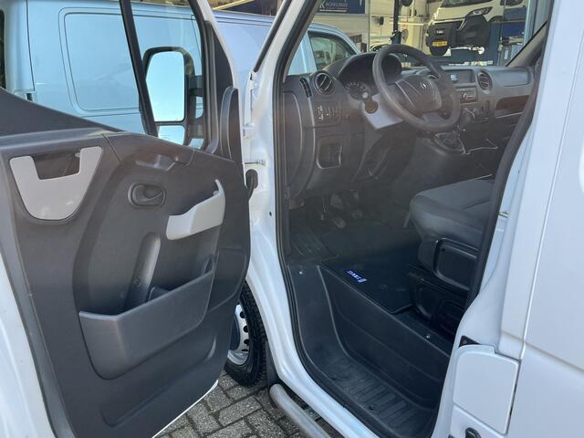 Renault MASTER T35 2.3 dCi L2H2 Airco Cruise controle Kastinrichting Trekhaak 2500kg Trekgewicht Imperiaal Schuifdeur Zijruit rechts Euro 6 Bpm vrij !!1e eigenaar Dealer onderhouden Ook ideaal voor ombouw naar camper