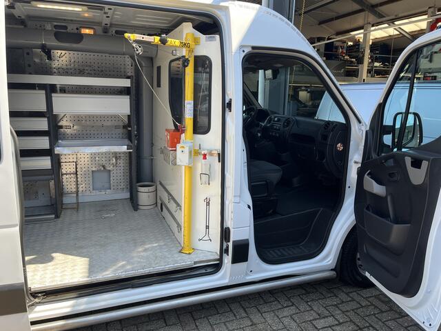 Renault MASTER T35 2.3 dCi L2H2 Airco Cruise controle Kastinrichting Trekhaak 2500kg Trekgewicht Imperiaal Schuifdeur Zijruit rechts Euro 6 Bpm vrij !!1e eigenaar Dealer onderhouden Ook ideaal voor ombouw naar camper