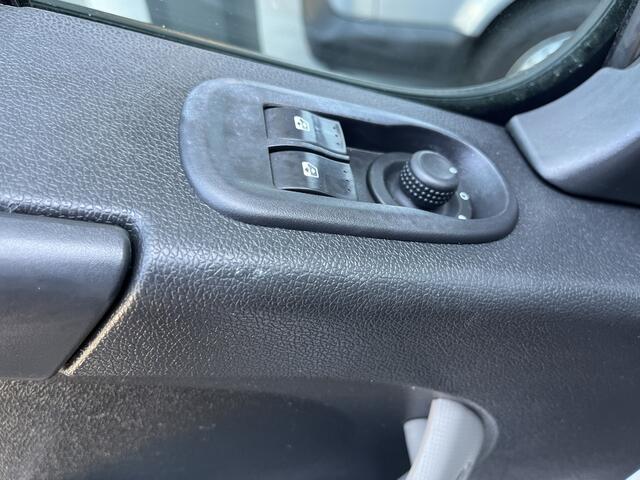 Renault MASTER T35 2.3 dCi L2H2 Airco Cruise controle Kastinrichting Trekhaak 2500kg Trekgewicht Imperiaal Schuifdeur Zijruit rechts Euro 6 Bpm vrij !!1e eigenaar Dealer onderhouden Ook ideaal voor ombouw naar camper