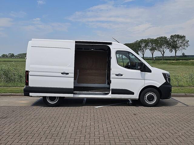 Renault MASTER T35 2.0 dCi 130 L2H2 Cruise control, Airco, Pdc, Carplay, Navi, Camera, 3,5t trekhaak, 3zits