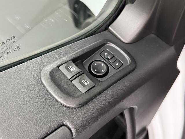 Renault MASTER 2.3DCi 135PK L2H2 | Multimedia | Navigatie | 3-Zits | Betimmering | Airco | Cruise