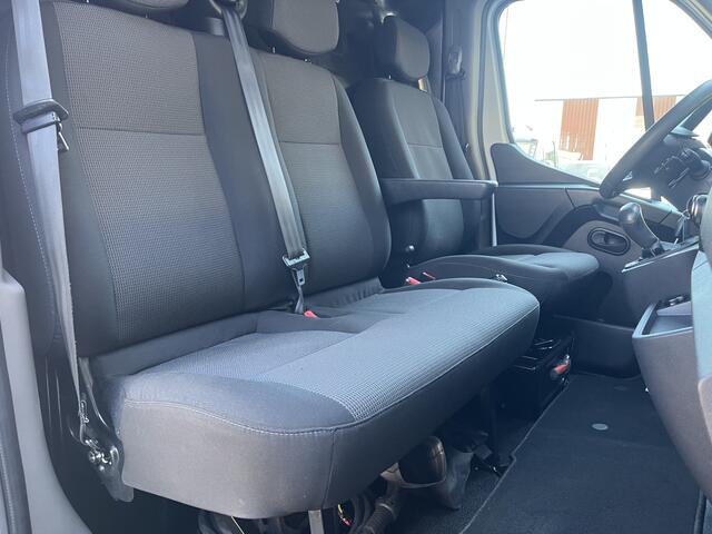 Renault MASTER E-Tech L2H2 52 kWh 100% electrische 162km WLTP Airco Cruise controle 3-Persoons Camera Houten kastinrichting 1e eigenaar