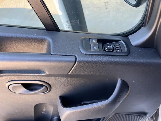 Renault MASTER E-Tech L2H2 52 kWh 100% electrische 162km WLTP Airco Cruise controle 3-Persoons Camera Houten kastinrichting 1e eigenaar