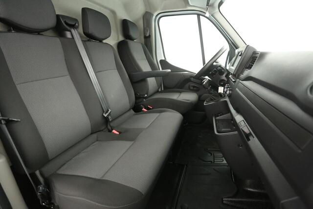 Renault MASTER 2.3 dCi 145PK L3H2 N1 | Airco | Camera | Cruise | 3 Zits | Dubbellucht | 3000KG Trekgew. | Carplay | Parkeersens.