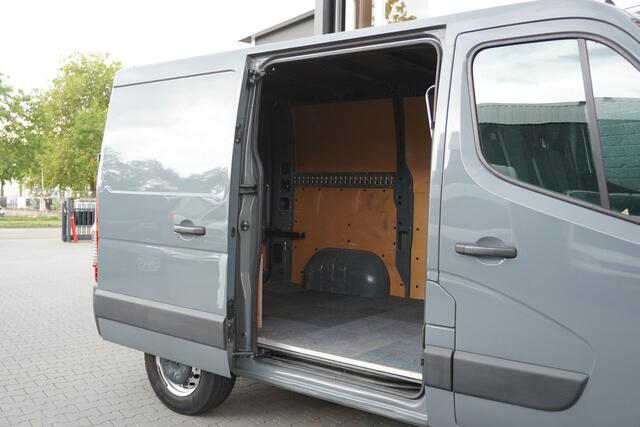 Renault MASTER 2.3 dCi 135PK EURO 6 - Airco - Navi - Cruise - €14.900,- Excl.