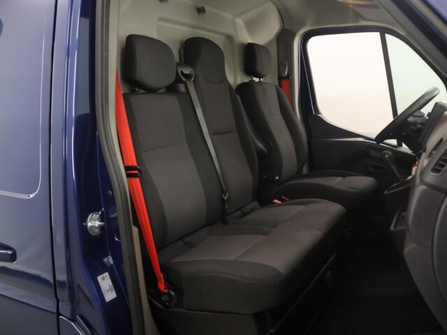 Renault MASTER T35 2.3 dCi 180PK | Aut. | L2 H2 | Energy | Climate Control | Webasto Standkachel | 3-zits | Trekhaak | Navigatie | Parkeercamera