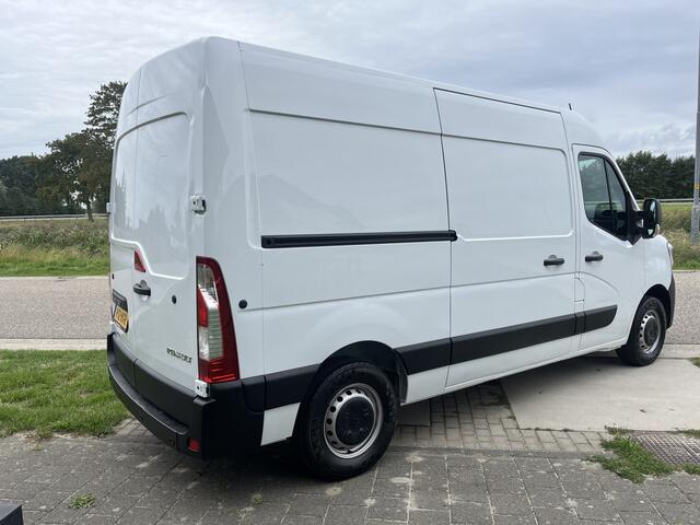 Renault MASTER T33 2.3 dCi 135PK L2H2 Comfort / Airco / Parkeerhulp Achter / Cruise /Vloer & wandbescherming