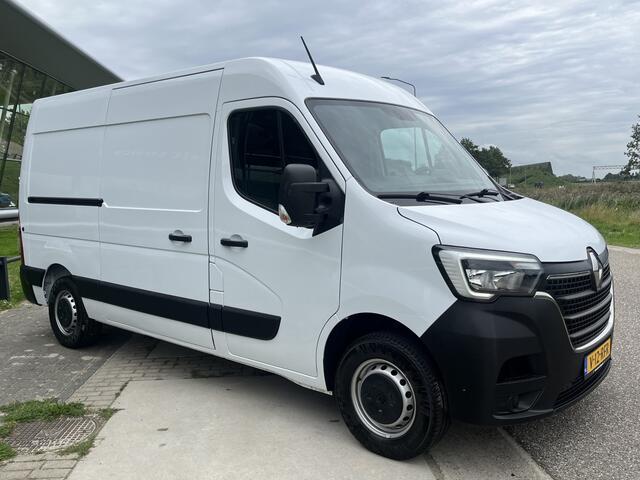 Renault MASTER T33 2.3 dCi 135PK L2H2 Comfort / Airco / Parkeerhulp Achter / Cruise /Vloer & wandbescherming
