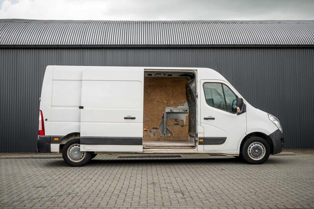 Renault MASTER 2.3 dCi 130 PK | L3H2 | 3-Zits | Camera | Cruise | Airco