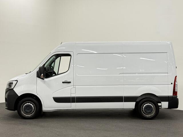 Renault MASTER T33 2.3 dCi 135 L2H2 Airco Cruise control Parkeersensoren Navigatie Trekhaak