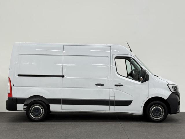 Renault MASTER T33 2.3 dCi 135 L2H2 Airco Cruise control Parkeersensoren Navigatie Trekhaak