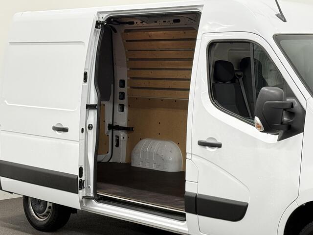 Renault MASTER T33 2.3 dCi 135 L2H2 Airco Cruise control Parkeersensoren Navigatie Trekhaak