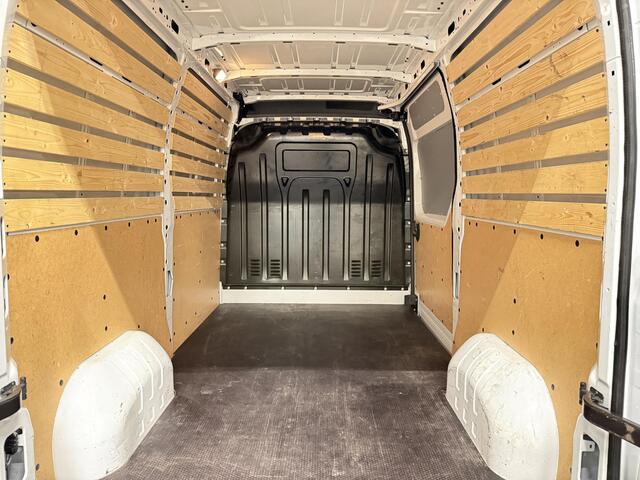 Renault MASTER T33 2.3 dCi 135 L2H2 Airco Cruise control Parkeersensoren Navigatie Trekhaak