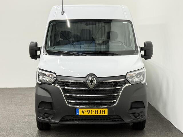 Renault MASTER T33 2.3 dCi 135 L2H2 Airco Cruise control Parkeersensoren Navigatie Trekhaak