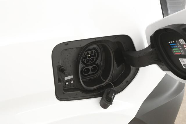 Renault MASTER E-TECH 87 kWh L2H2 | Snelladen | SOH 98% | Airco | Camera | Cruise | 3 Zits | Carplay | LED | Parkeersens.