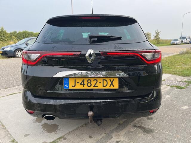 Renault MEGANE Estate 1.5 Blue dCi Bose / Automaat / Trekhaak / Camera / Apple Carplay - Android Auto / Keyless / 17'' LMV /
