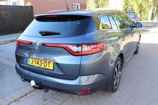 Renault MEGANE Estate 1.3 TCe Bose. 141 PK. Trekhaak, navigatie.
