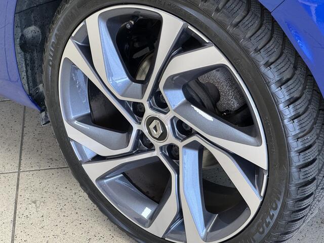 Renault MEGANE Estate 1.3 TCe R.S. Line/ 141pk!/ 18'' LMV/ Camera/ Panorama-Dak/ Apple + Android/ Stoelverw./ LED Koplampen/ Schaalstoelen/ Keyless/ DAB+/ Groot Navi/ Bluetooth/ Multi. Sportstuur/ PDC V+A/ Extra getint glas.