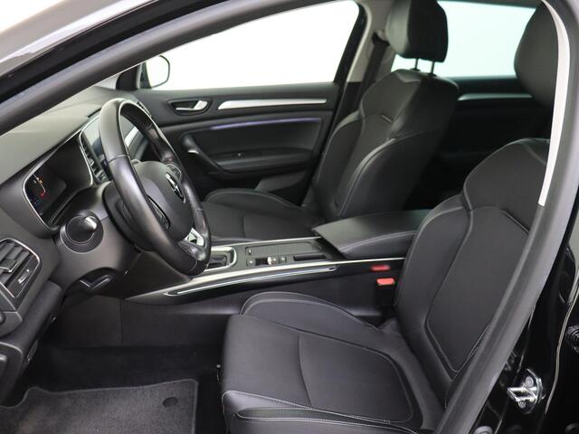 Renault MEGANE Estate 1.3 TCe 140 PK Intens Navigatie | Climate Control | Cruise Control | Parkeersensoren Voor en Achter | TREKHAAK