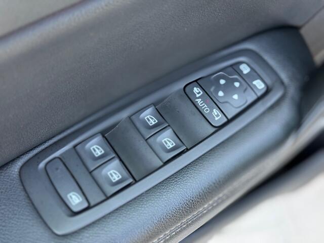 Renault MEGANE 1.2 TCE BOSE / NAVIGATIE MASSAGE DAB TEL PDC XENON TREKHAAK MULT
