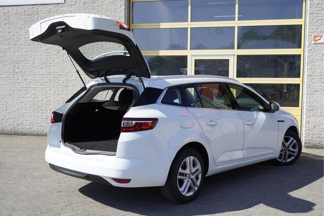 Renault MEGANE Estate 1.5 dCi Eco2 Zen BJ2017 Led | Pdc | Navi | Climate control | Cruise control | Getint glas | Distributieriem vv op 128.000KM!