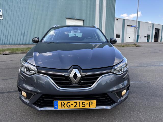 Renault MEGANE Estate 1.2 TCe Limited 6-Bak 132 PK. Prachtige auto van de tweede eigenaar !!! Ketting en waterpomp net vervangen door de dealer !!