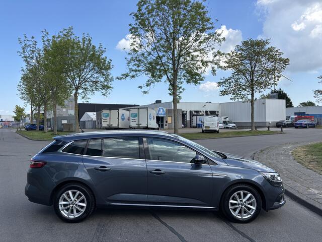 Renault MEGANE Estate 1.2 TCe Limited 6-Bak 132 PK. Prachtige auto van de tweede eigenaar !!! Ketting en waterpomp net vervangen door de dealer !!