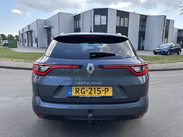 Renault MEGANE Estate 1.2 TCe Limited 6-Bak 132 PK. Prachtige auto van de tweede eigenaar !!! Ketting en waterpomp net vervangen door de dealer !!