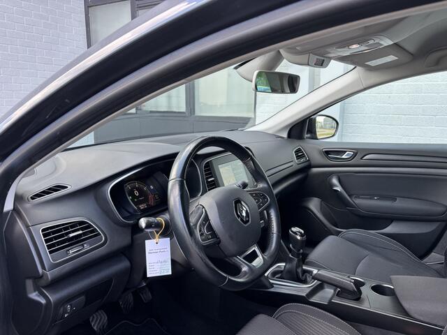 Renault MEGANE Estate 1.2 TCe Limited 6-Bak 132 PK. Prachtige auto van de tweede eigenaar !!! Ketting en waterpomp net vervangen door de dealer !!