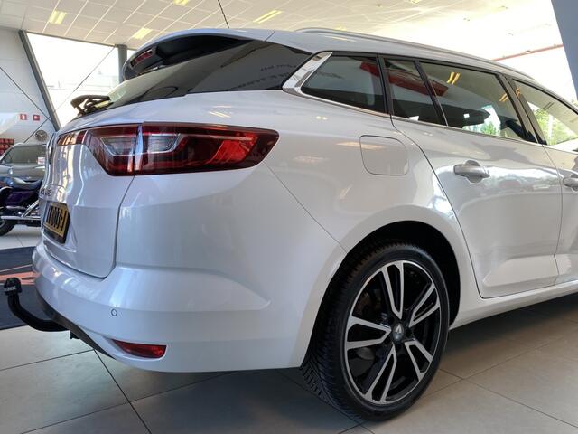 Renault MEGANE Estate 1.2 TCe Limited,Automaat,Navigatie,Parkeerassistent,Climate&Cruisecontrol,Trekhaak,Stoelverwarming,Spraakbediening,V&ASensoren,Aux Ipod Aansluiting,18 Inch Lmv