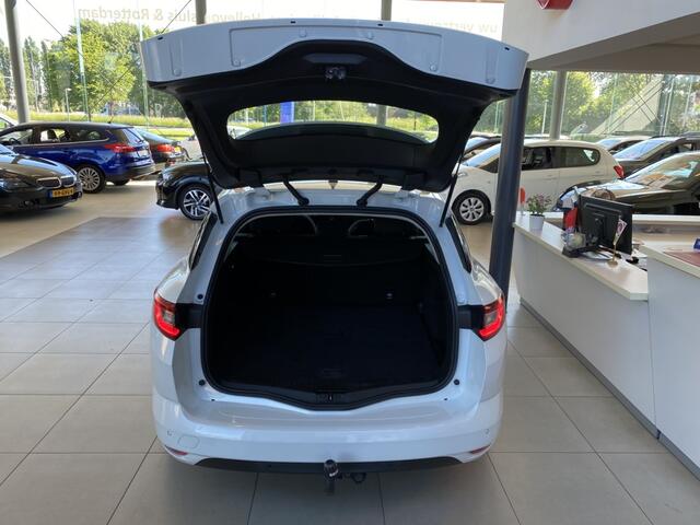 Renault MEGANE Estate 1.2 TCe Limited,Automaat,Navigatie,Parkeerassistent,Climate&Cruisecontrol,Trekhaak,Stoelverwarming,Spraakbediening,V&ASensoren,Aux Ipod Aansluiting,18 Inch Lmv