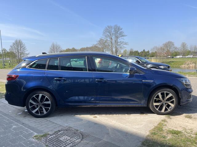 Renault MEGANE Estate 1.3 TCe 140 PK Bose / Dealer onderhouden / Automaat / Trekhaak / Keyless / Camera / 17'' LMV /