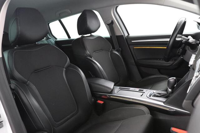 Renault MEGANE Estate 1.3 TCe Intens | Automaat | Navigatie 7" | Apple Carplay | LED | PDC | LMV 16" | Trekhaak | All-Seasons