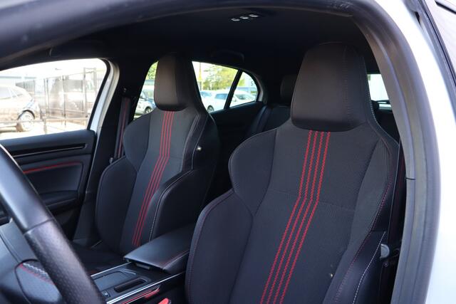 Renault MEGANE 1.3 TCe 160 R.S. Line EDC | Bose | Stoelverwarming | Navigatie | Camera | HUD | Cruise Control
