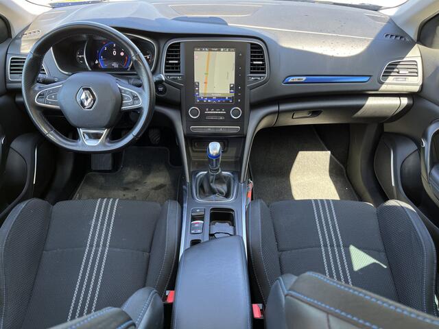 Renault MEGANE Estate 1.5 Blue dCi GT-Line / Dealer onderhouden / Open dak / Keyless / Climate / Lane assist / PDC. Achter / 17'' LMV /