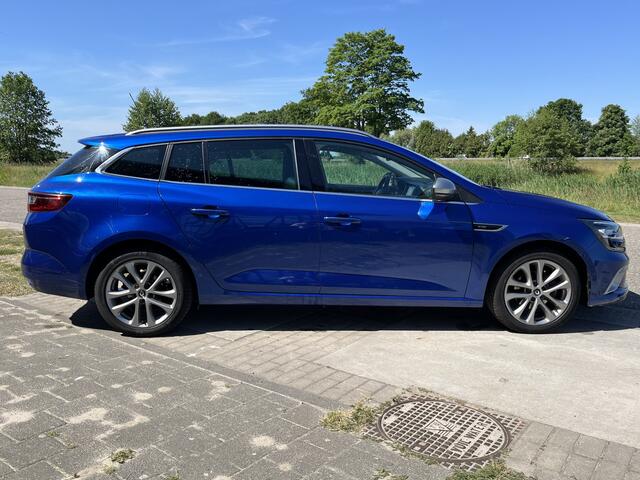 Renault MEGANE Estate 1.5 Blue dCi GT-Line / Dealer onderhouden / Open dak / Keyless / Climate / Lane assist / PDC. Achter / 17'' LMV /