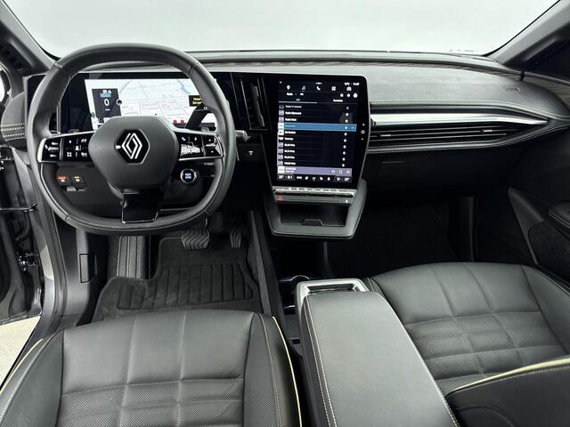 Renault MEGANE E-Tech EV60 220Pk Iconic | Harman Kardon | Stoel & Stuurwielverwarming | 360 Graden Camera's | Dodehoek Detectie | Leder Interieur | 20'' Lichtmetalen Velgen | Climate Control | Navigatie