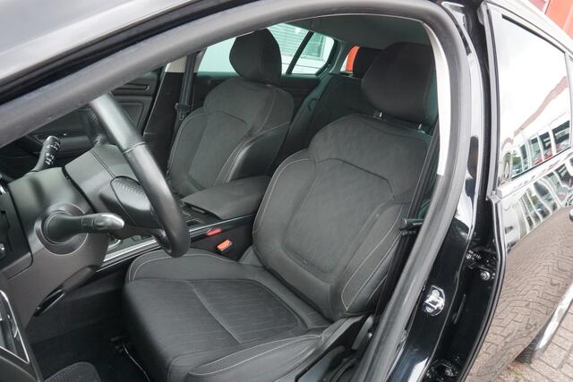 Renault MEGANE Estate 1.3 TCe Limited | Trekhaak | Navigatie | Cruise Control | Origineel NL |