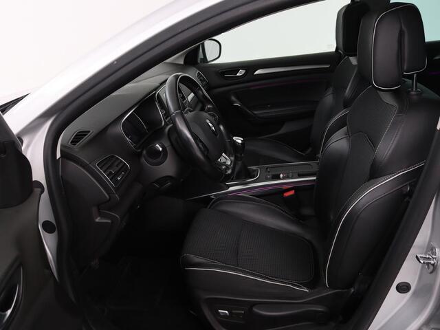 Renault MEGANE 1.5 dCi Bose | Panoramadak | Head-Up | Massage | Adaptive cruise | Carplay | Trekhaak | Keyless | Full LED | Camera | Navigatie | Dodehoek detectie | Climate control