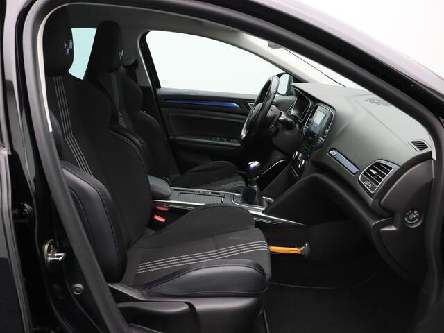 Renault MEGANE Estate TCe 140pk GT-Line | BOSE audio | Sportstoelen | Achteruitrijcamera |