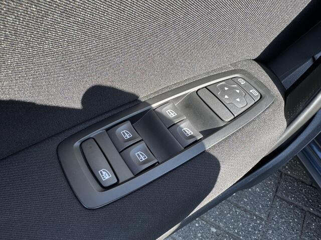 Renault MEGANE 1.2 TCe Bose | Navigatie | Climate Control | Lichtmetalen Velgen | Trekhaak |
