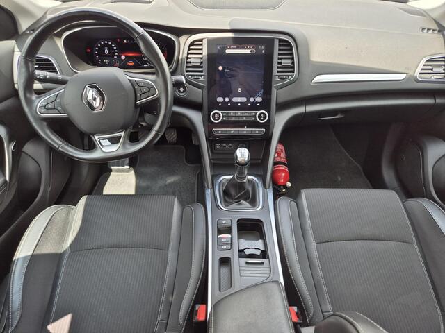 Renault MEGANE 1.3 TCe Intens Handgeschakeld / HUD / Trekhaak afneembaar 13-polig / Trekgewicht 1700 Kg / Pack winter / Pack Easy Link / Apple Carplay Android Auto / Stuur- en Stoelverwarming / Glazen schuif- en kanteldak /
