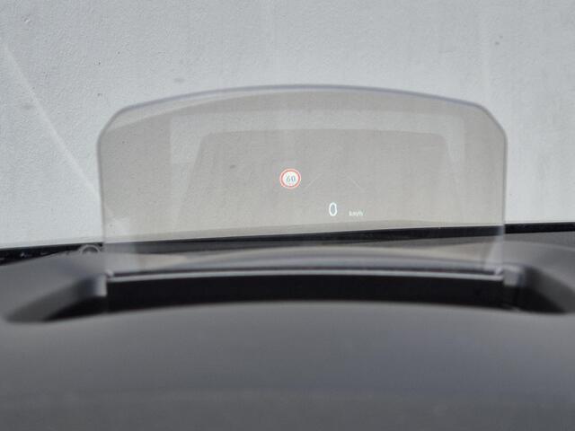 Renault MEGANE 1.3 TCe Intens Handgeschakeld / HUD / Trekhaak afneembaar 13-polig / Trekgewicht 1700 Kg / Pack winter / Pack Easy Link / Apple Carplay Android Auto / Stuur- en Stoelverwarming / Glazen schuif- en kanteldak /