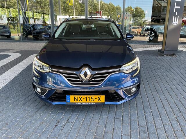 Renault MEGANE Estate 1.2 TCe Bose AUTOMAAT / AIRCONDITIONING / GLAZEN SCHUIF KANTELDAK / TREKHAAK / ELEKTRISCHE RAMEN / CRUISE CONTROL / PARKEERHULP / NAVIGATIE / AUTOMATISCHE HANDREM / SPORTSTOELEN / PARKEERSENSOREN VOOR EN ACHTER