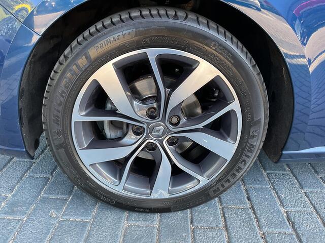 Renault MEGANE Estate 1.2 TCe Bose AUTOMAAT / AIRCONDITIONING / GLAZEN SCHUIF KANTELDAK / TREKHAAK / ELEKTRISCHE RAMEN / CRUISE CONTROL / PARKEERHULP / NAVIGATIE / AUTOMATISCHE HANDREM / SPORTSTOELEN / PARKEERSENSOREN VOOR EN ACHTER